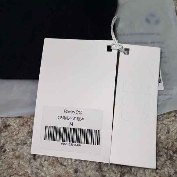 CSB Crop Shop Boutique Form Ivy Crop Sports Bra in Black - Picture 7 of 8